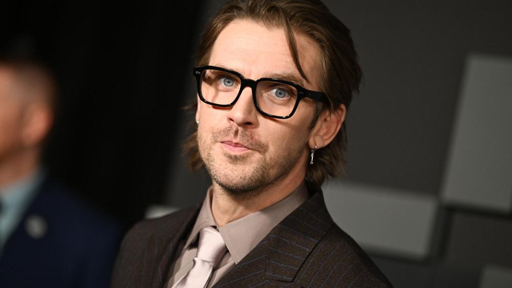 Dan Stevens trekt het metalen pak aan voor nieuwe RoboCop-serie op Amazon