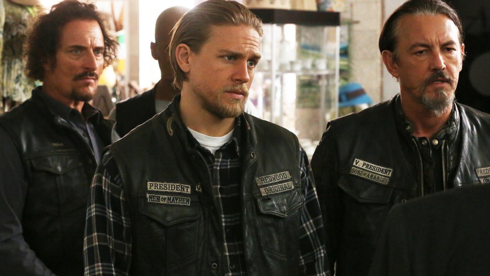 De Sons zijn terug! Charlie Hunnam herenigt SoA-cast voor mysterieuze nieuwe serie ‘Legends’