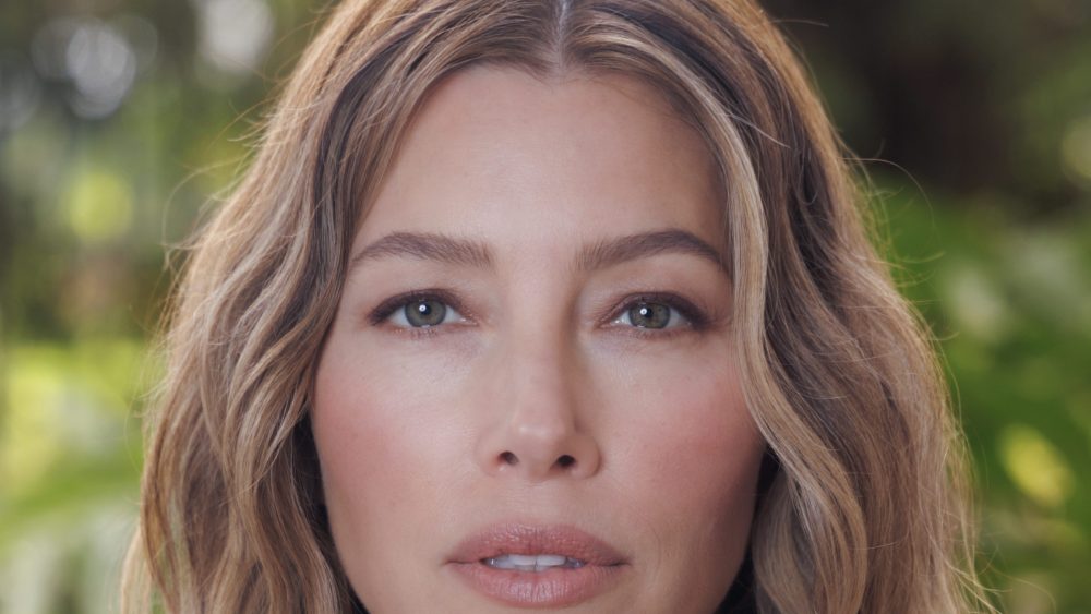 Jessica Biel trekt de Playboy Mansion in voor nieuwe film Playmates